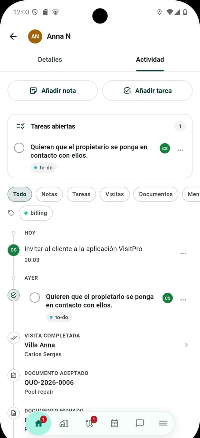 La actividad de un cliente: notas fijadas, tareas y visitas en un mismo hilo.